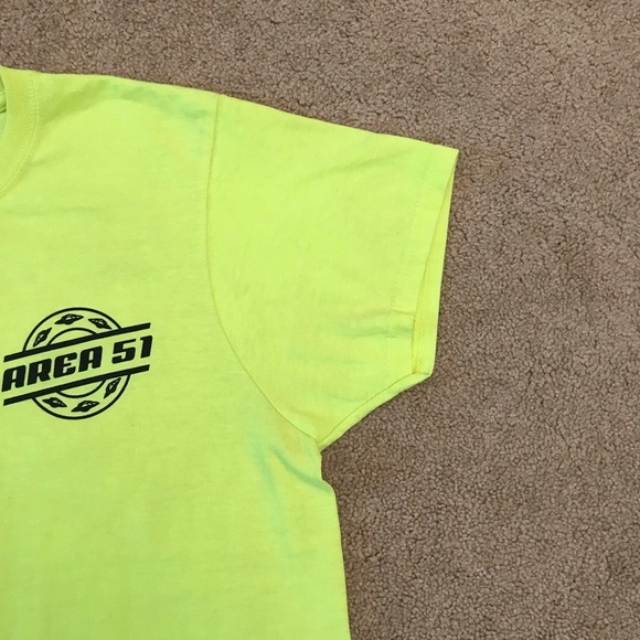 Nevada Area 51 Alien Graphic Tee Womens Medium Neon Lemon Lime FLAW Roswell - Picture 7 of 10